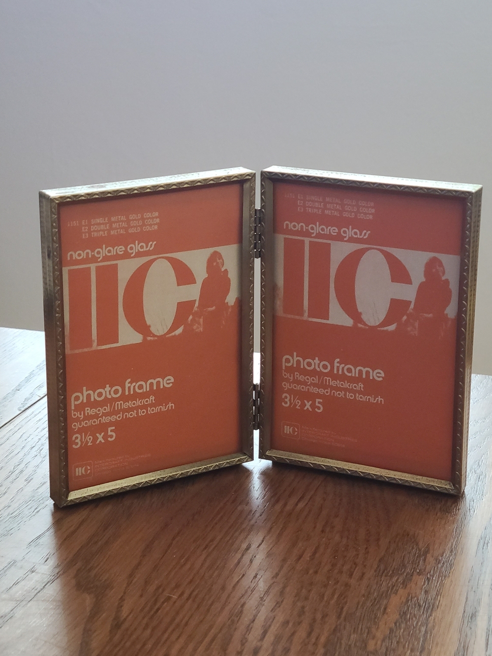 Vintage Metalcraft hinged photo frame set